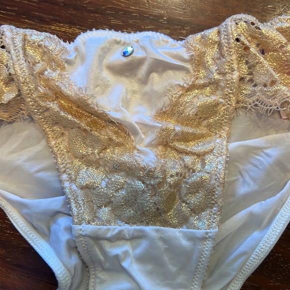 Victoria’s Secret Gold accent Cheekini Panty, sz S - Picture 2 of 5